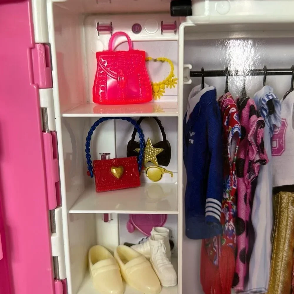 Barbie 2018 Mattel Pink White Wardrobe Clothing Closet 6 pairs shoes 2‎ Handbags
